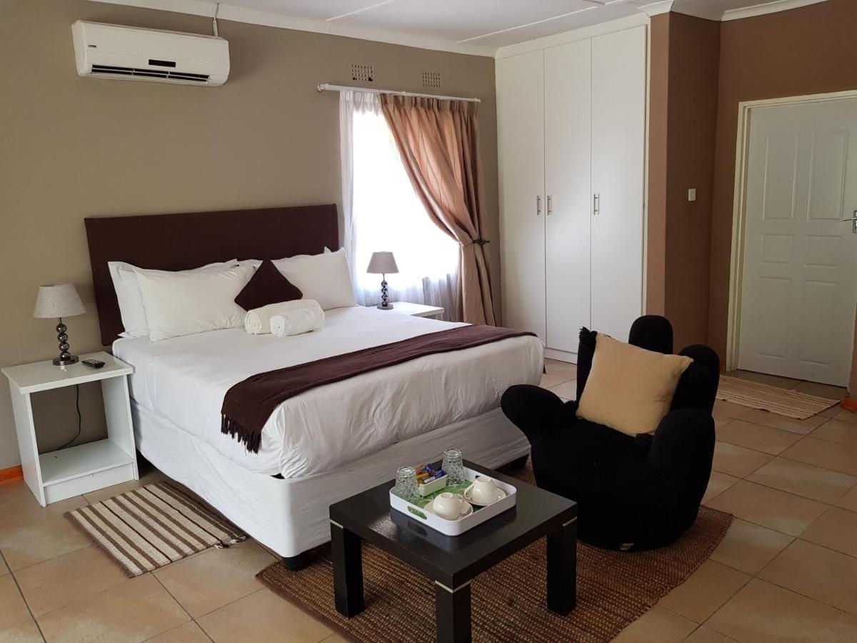 Thamalakane Guest House Маун Екстериор снимка