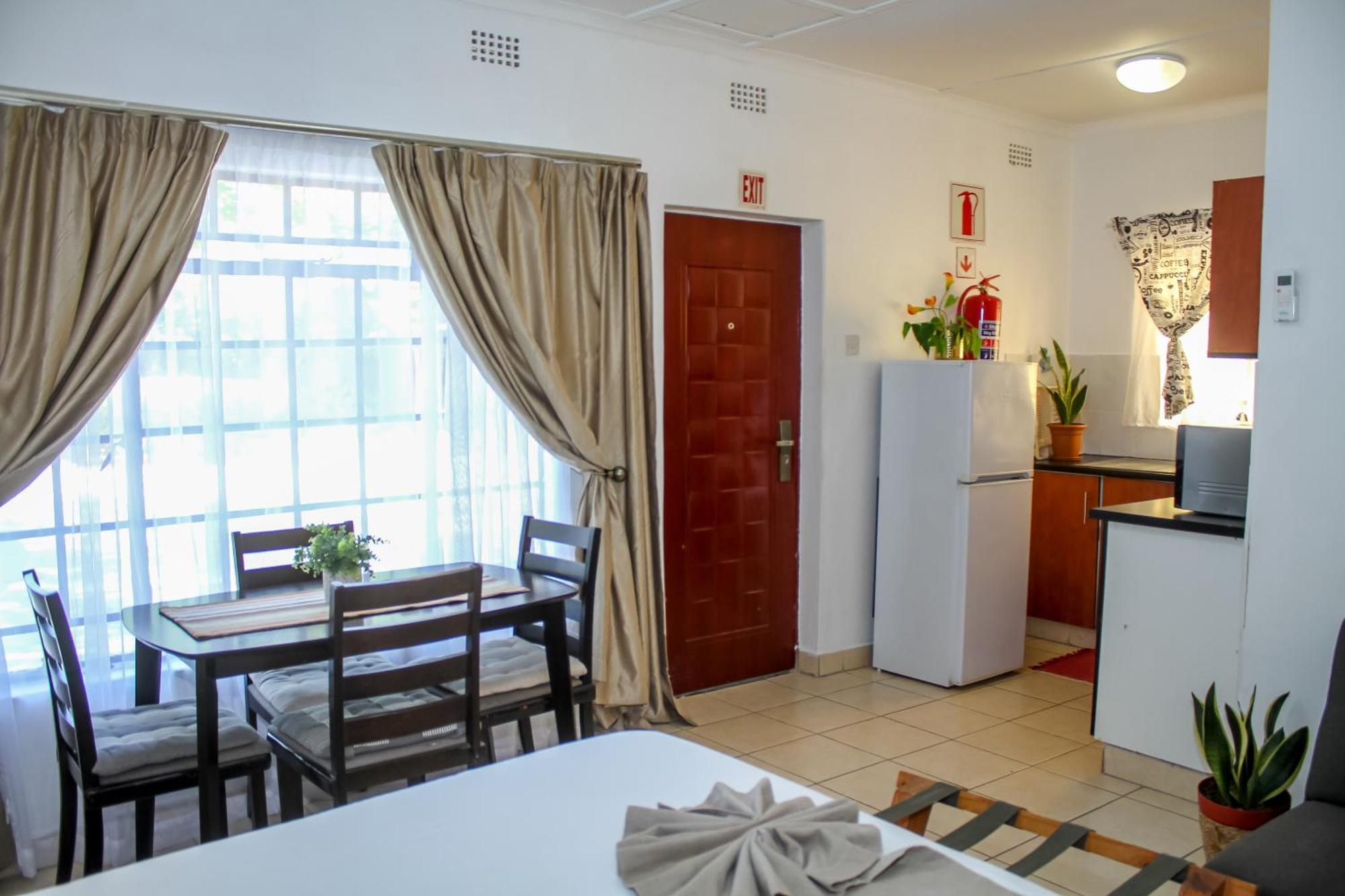 Thamalakane Guest House Маун Стая снимка