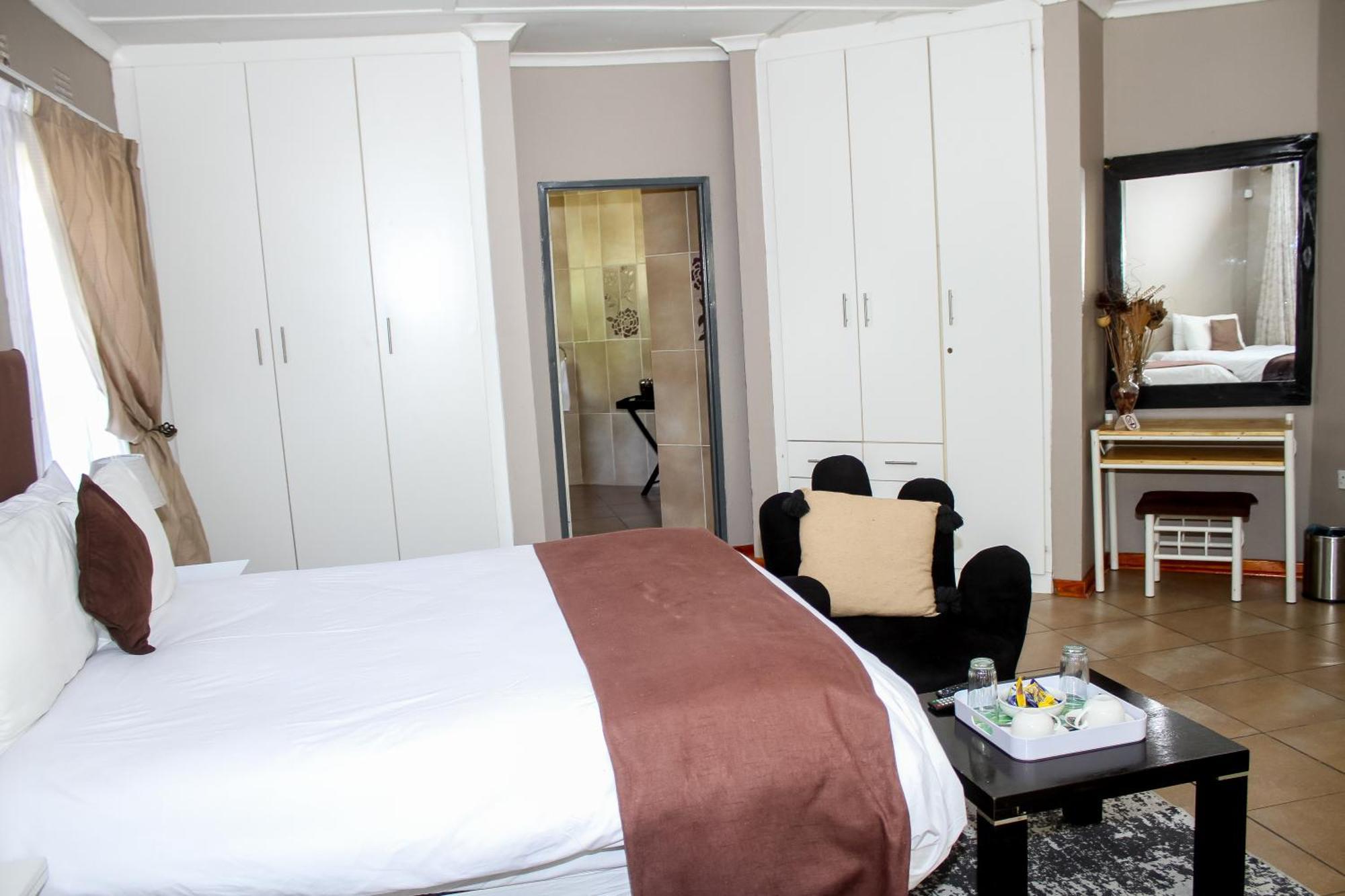 Thamalakane Guest House Маун Екстериор снимка