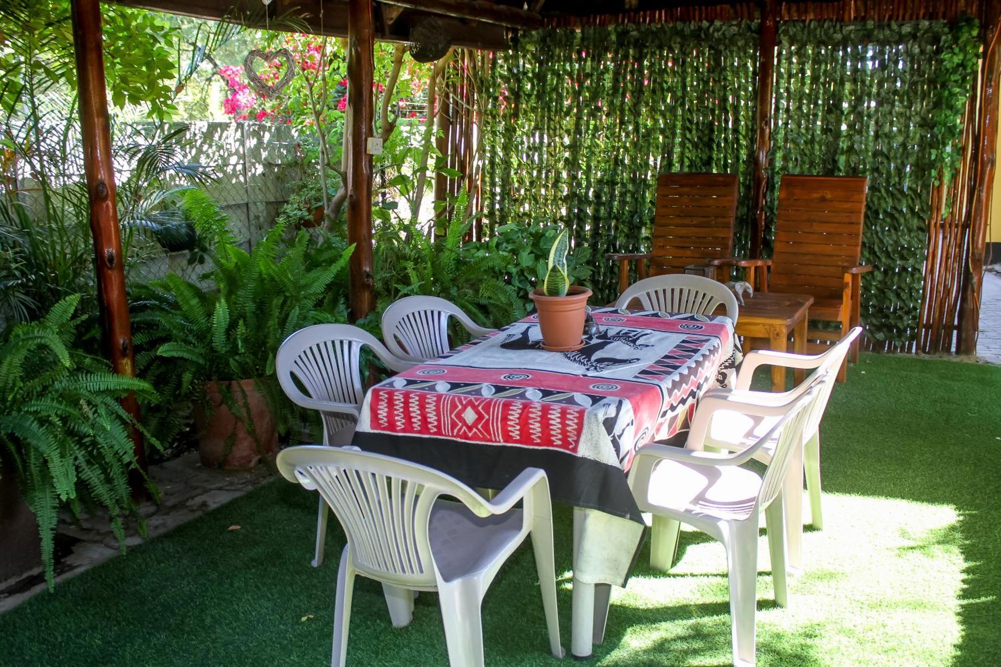 Thamalakane Guest House Маун Екстериор снимка